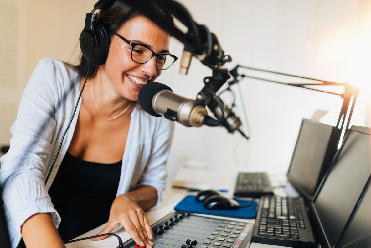 What It Takes to Run a Successful Live Radio Online Station